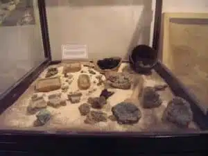 Aqaba museum A display of rocks and minerals in a glass case.