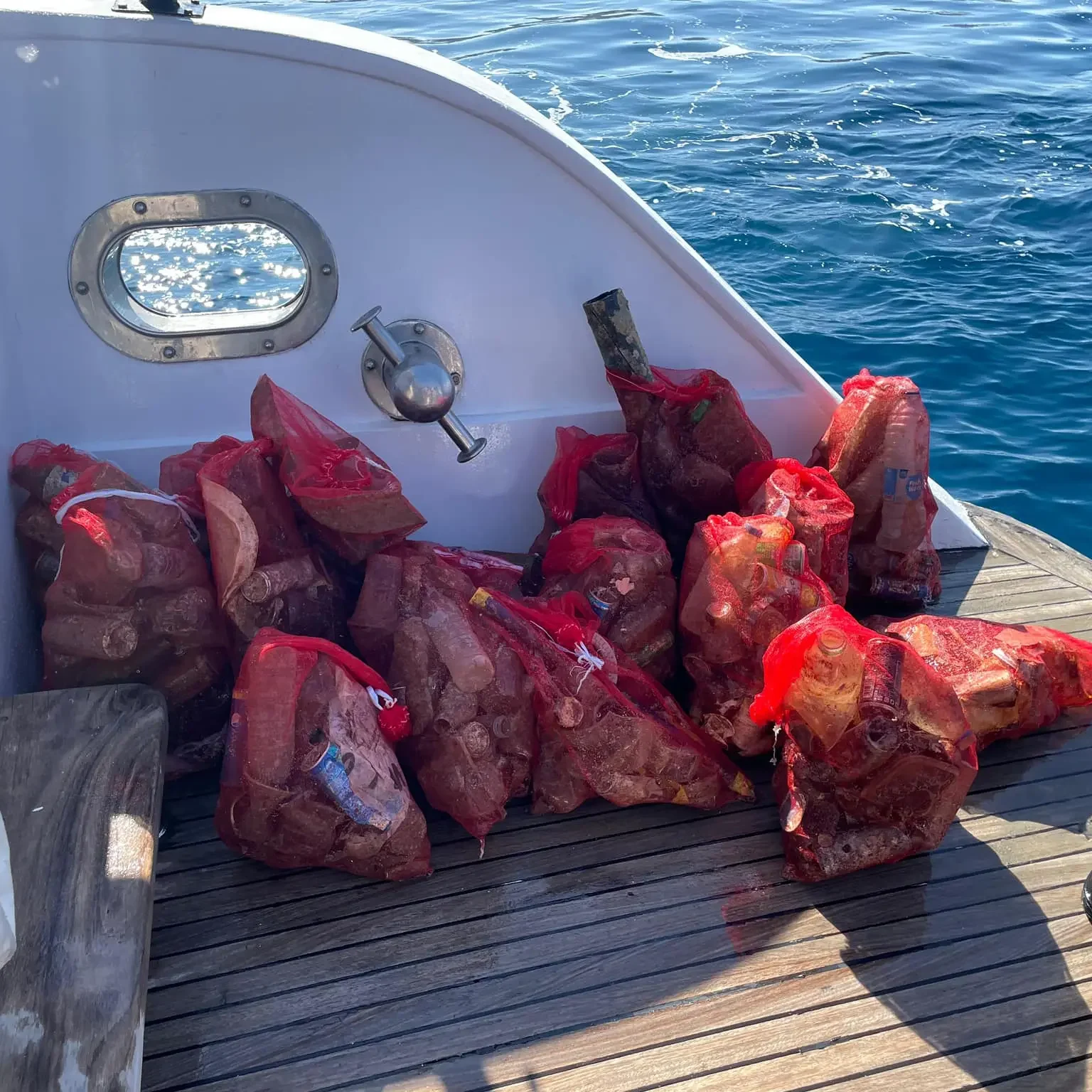 clean clean up dive from boat