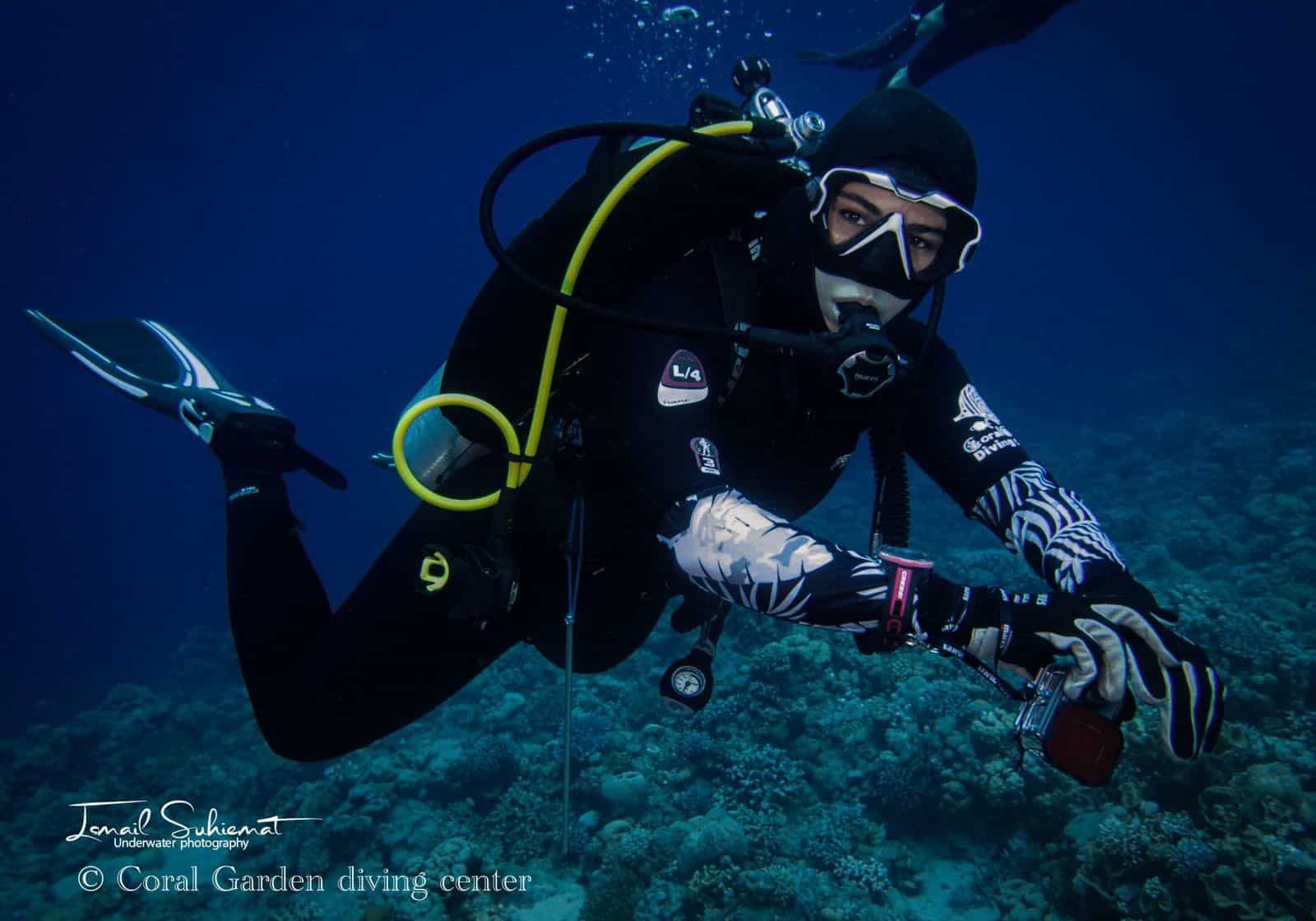 she dive certified girl diver