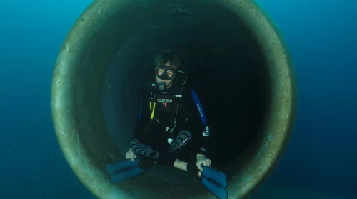 diver he make buoyancy inside airplane engine
