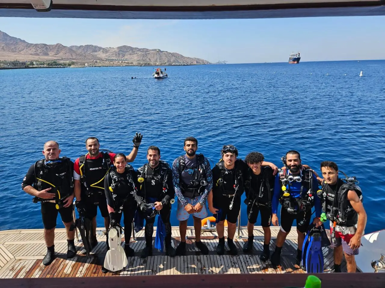 Clean-up dive on boat Clean-up dive on boat
