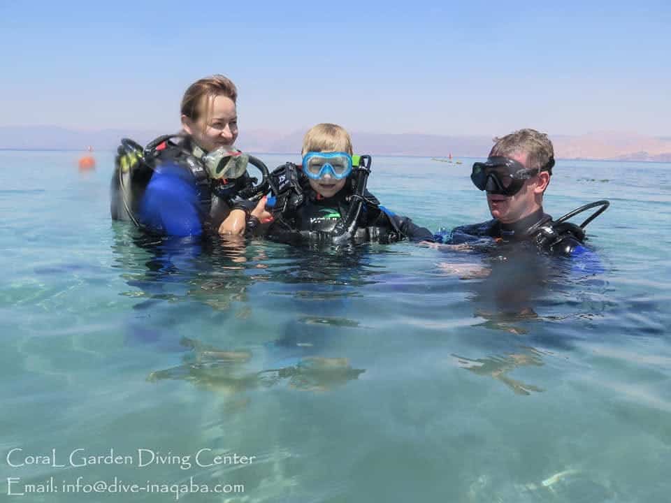 kids try dive with his family
