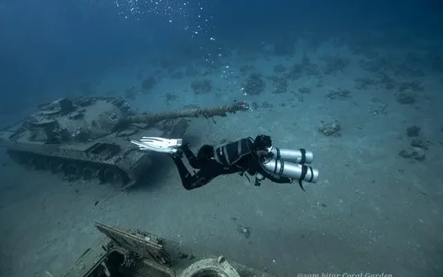 side mount diver