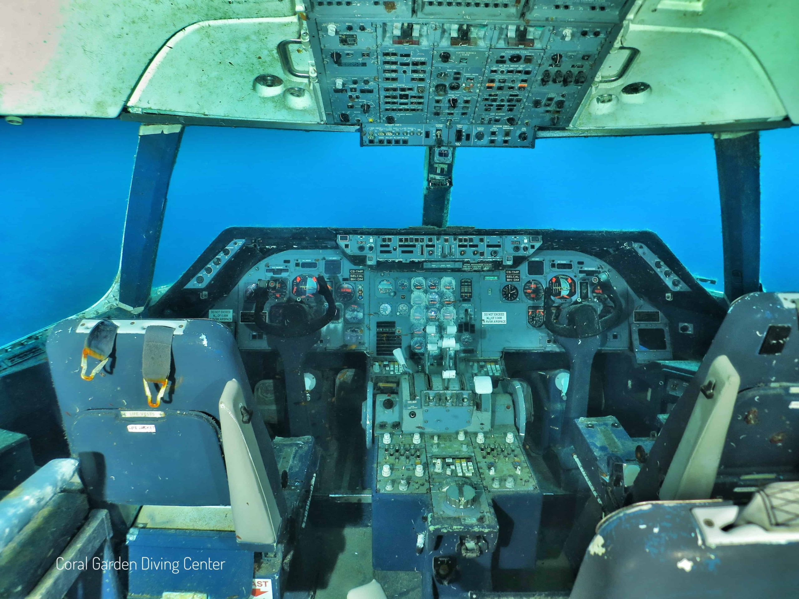 air plane cockpit, Места для дайвинга в Иордании